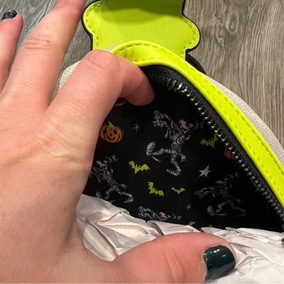 NWT! Disney Loungefly Halloween Mummy Goofy Glow In The Dark! - Picture 10 of 10